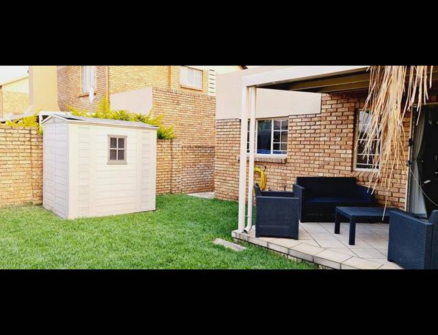 2 BEDROOM TOWNHOUSE FOR SALE IN AMBERFIELD RIDGE